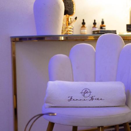 Femme Noir Luxury Spa Experience San Nicola La Strada Luaran gambar
