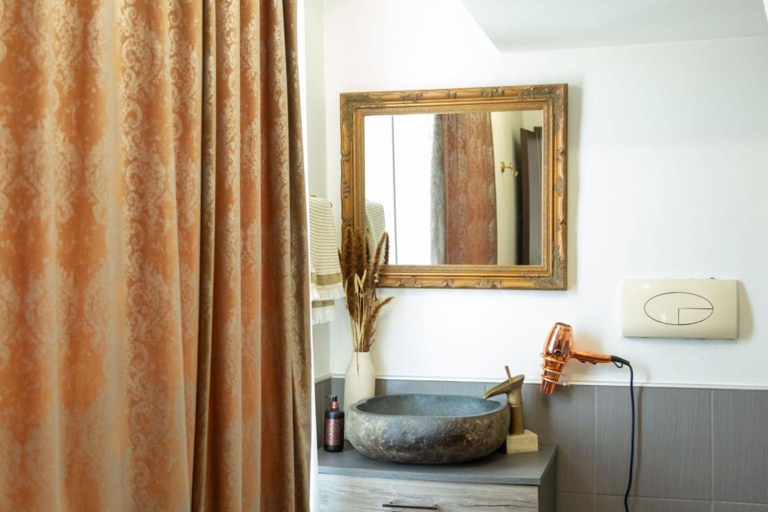 Femme Noir Luxury Spa Experience San Nicola La Strada Luaran gambar