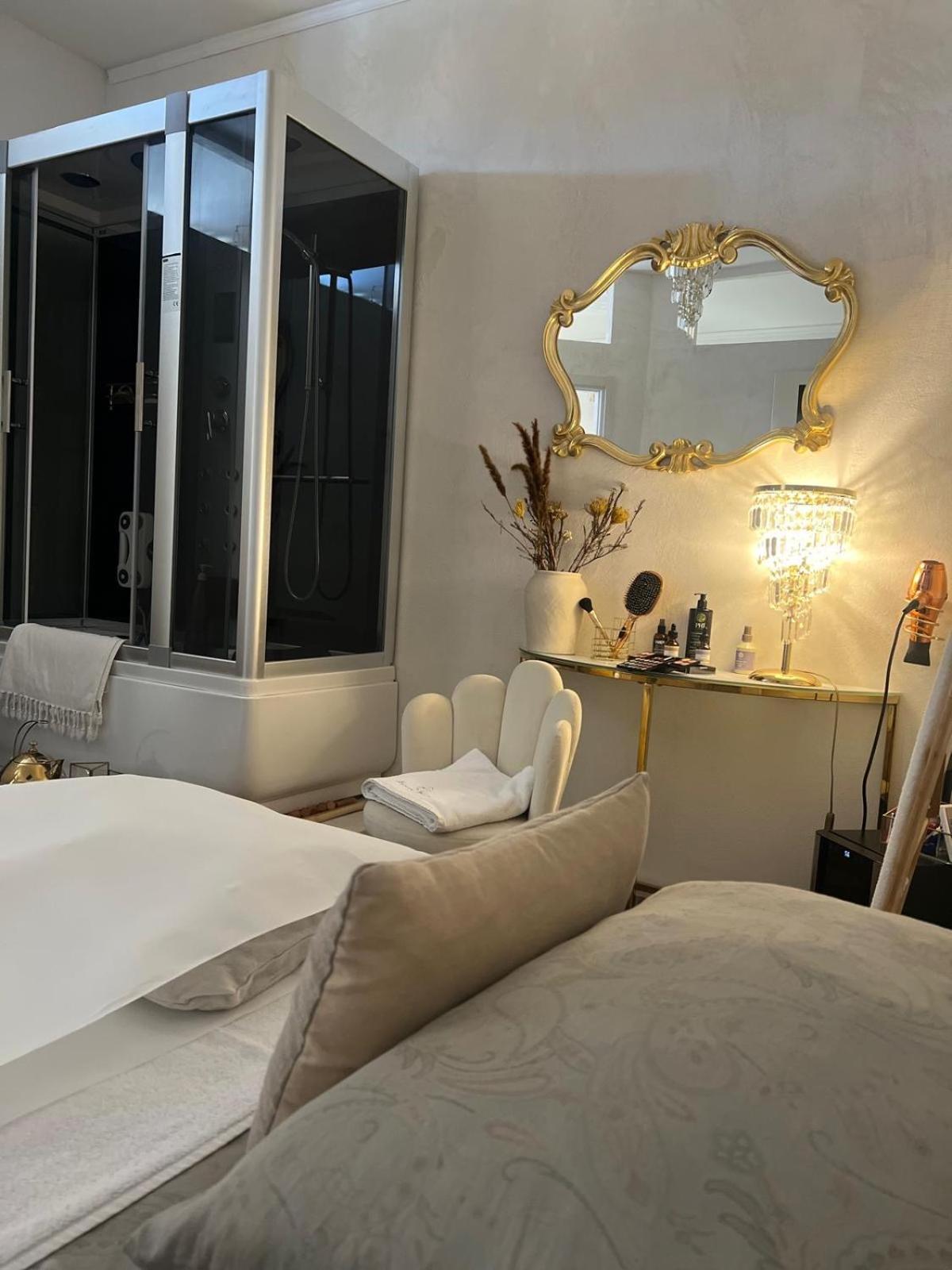 Femme Noir Luxury Spa Experience San Nicola La Strada Luaran gambar