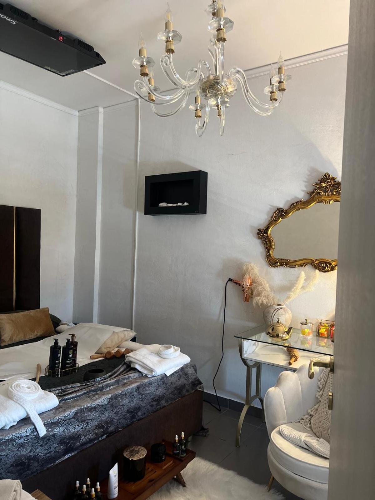 Femme Noir Luxury Spa Experience San Nicola La Strada Luaran gambar
