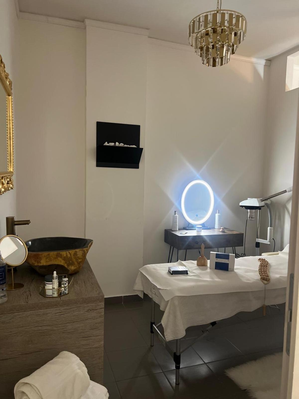 Femme Noir Luxury Spa Experience San Nicola La Strada Luaran gambar