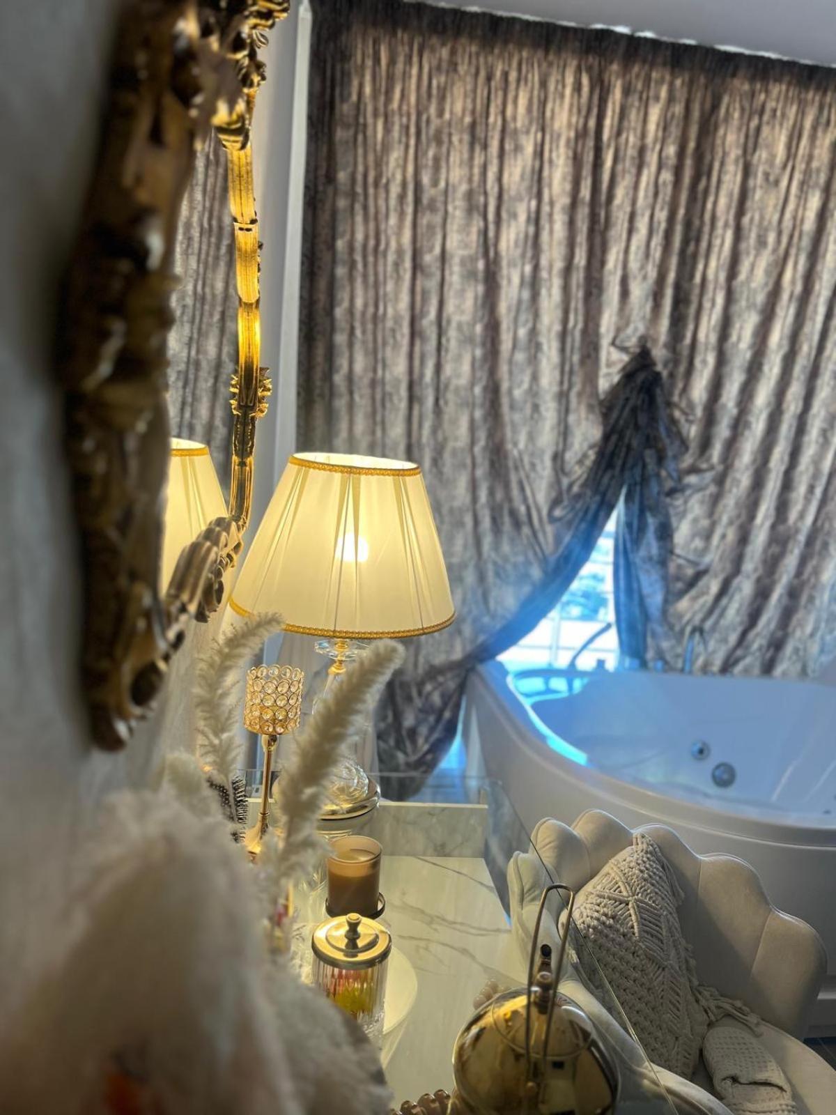 Femme Noir Luxury Spa Experience San Nicola La Strada Luaran gambar