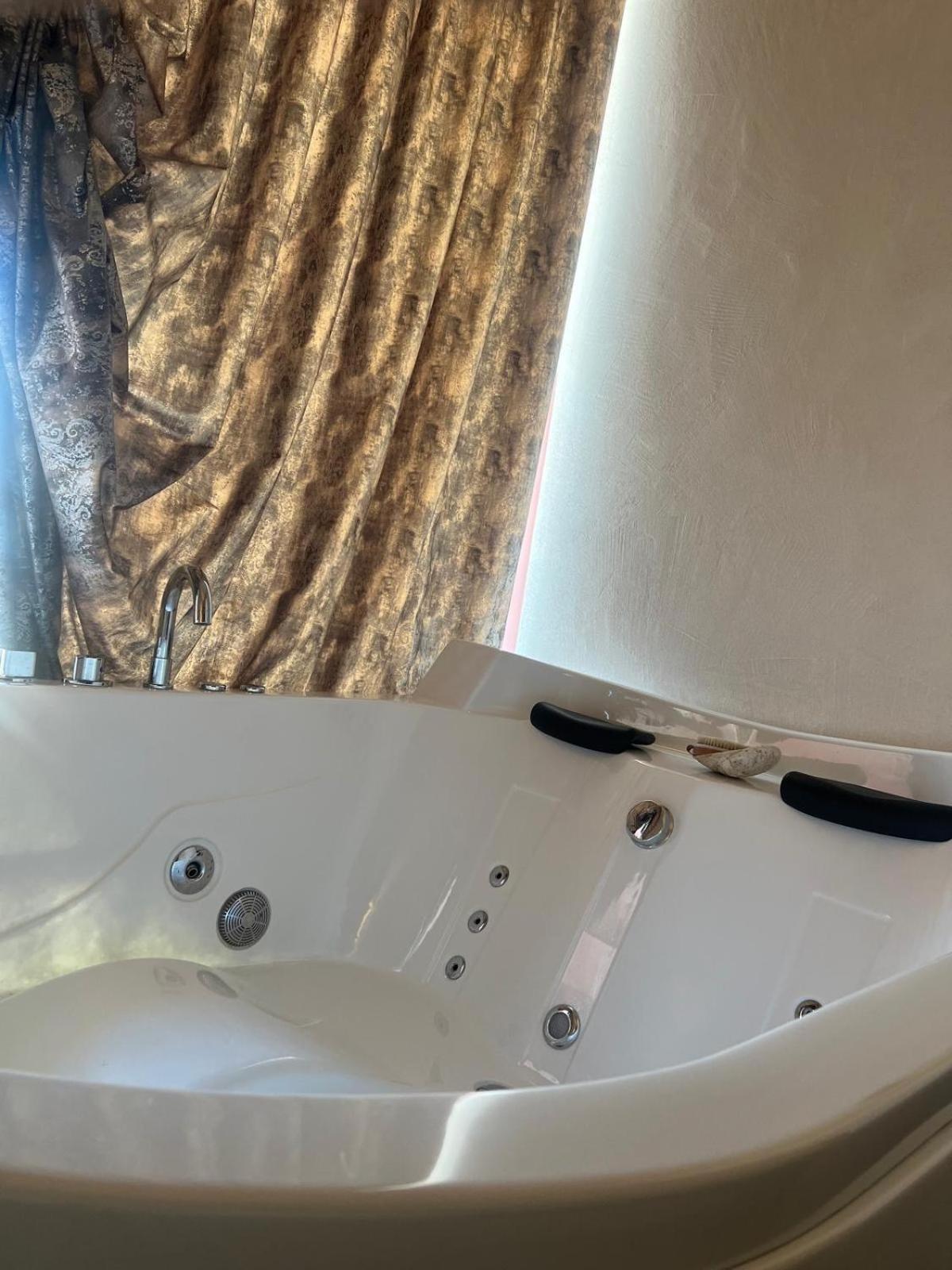 Femme Noir Luxury Spa Experience San Nicola La Strada Luaran gambar